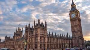 İngiltere’de parlamento tartışmalı Kuzey İrlanda Protokolü’nü destekledi