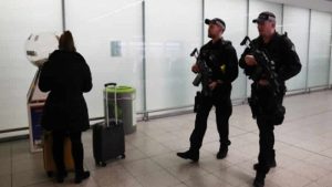 İngiltere’den kaçmaya çalışan Putin’in casusu havaalanında yakayı ele verdi!