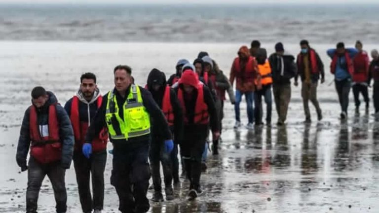 İngiltere’de Sığınmacılar İçin Konaklama Süresi Yarıya İndiriliyor