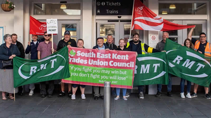 Johnson: “Demir yolu ve metro çalışanlarının grevi gereksiz”