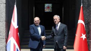 Milli Savunma Bakanı Akar, İngiltere Savunma Bakanı Wallace ile bir araya geldi