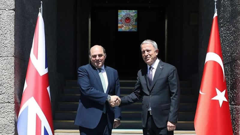 Milli Savunma Bakanı Akar, İngiltere Savunma Bakanı Wallace ile bir araya geldi