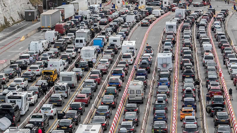 İngiltere seyahat krizi konusunda Fransa’yı suçladı