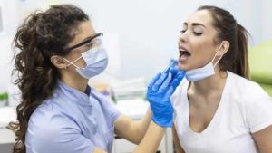 Covid-19 vakaları İngiltere ve dünyada yeniden artıyor