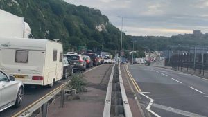 Dover Limanı’nda kuyruklar nedeniyle ‘olağanüstü hal’ durumu ilan edildi