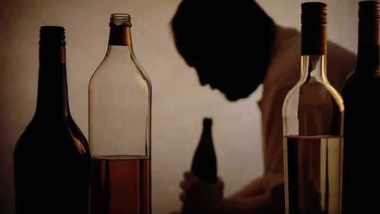 Hızlı içki yarışmasında, bir şişeyi 2 dakikada bitirdi; hayatını kaybetti!