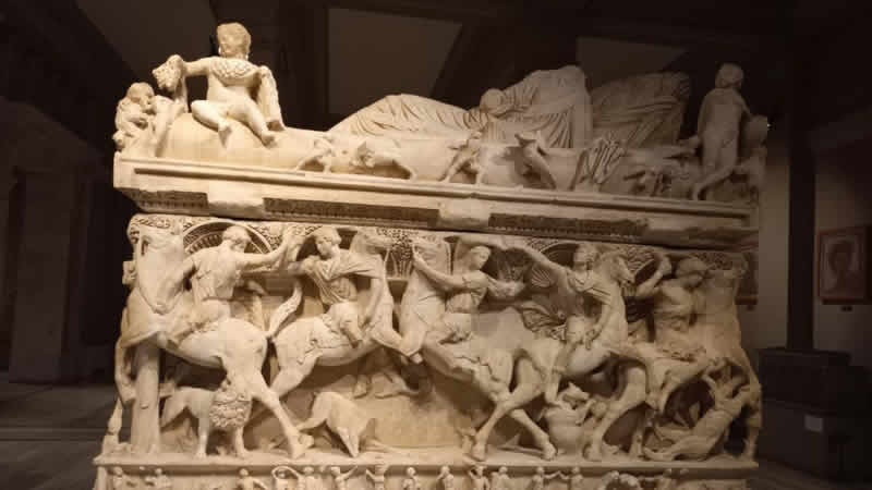 İngiltere, Sidamara Lahdi’nin eksik parçası ‘Eros’ başını Türkiye’ye iade etti