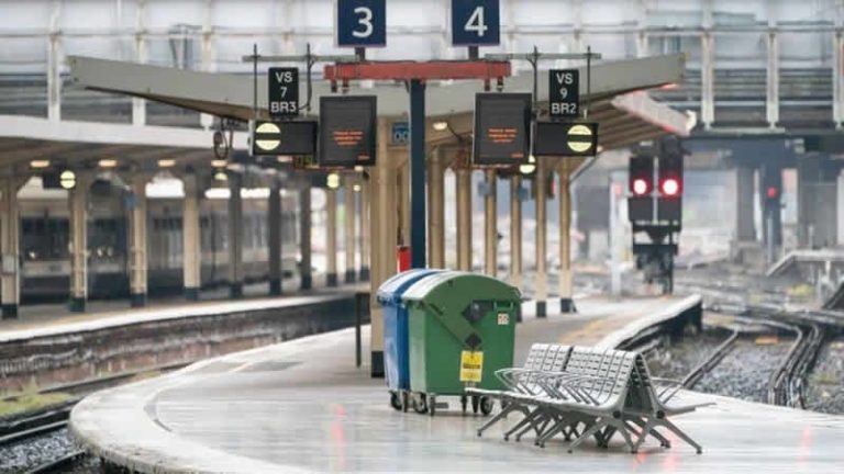 İngiltere’de demiryolu işçileri Ağustos’ta iki gün daha grev yapacak