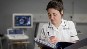 İngiltere’de doktorlara kadın hastalıklarıyla ilgili zorunlu eğitim verilecek