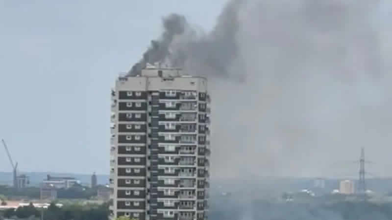 Londra’daki apartman yangını paniğe neden oldu