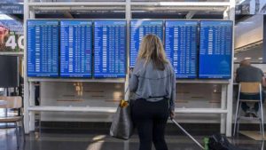 Londra’nın en büyük havalimanı Heathrow yönetiminden hava yolu şirketlerine uyarı