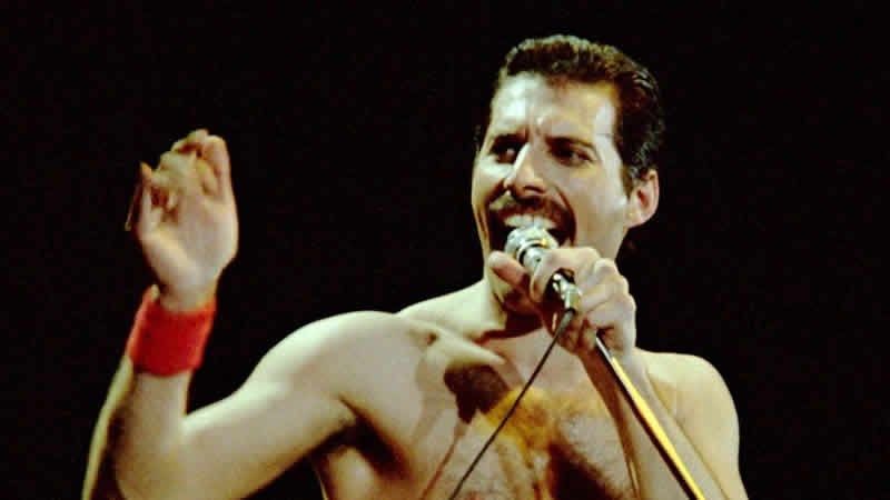 Queen’s Greatest Hits satış rekoru kırarak İngiltere tarihine geçti