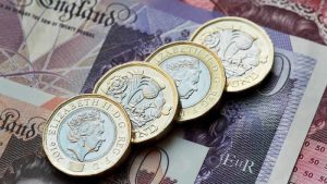 Sterlin dolar karşısında son iki yılın en düşük seviyesine geriledi