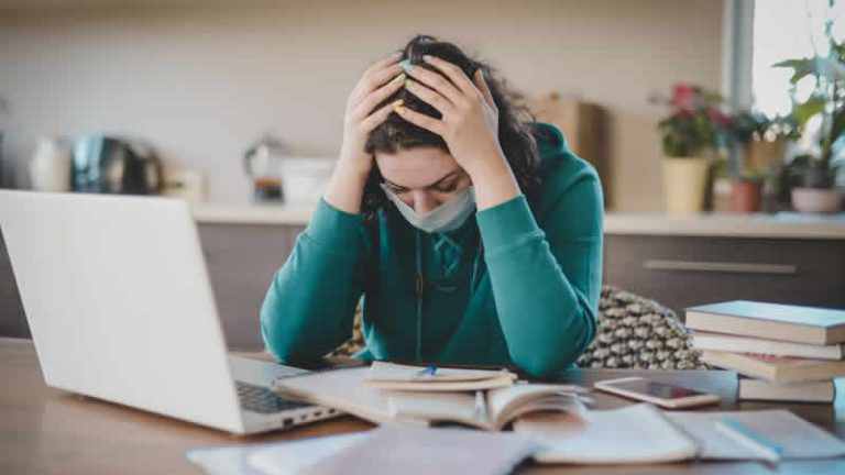 İngiltere’de öğrencilerin maddi yardım talepleri Covid’e göre üç katına çıktı