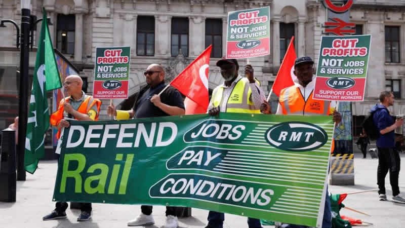 Birleşik Krallık’ta milyonlarca kamu çalışanı greve gitmeyi oyluyor