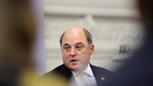 İngiltere, Ukrayna’ya çok namlulu roketatar sistemleri sağlayacak