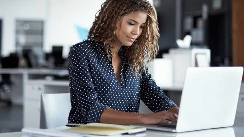 İngiltere’de çalışanlar haftada sadece 1,5 günü ofiste geçiriyor