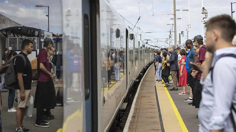 İngiltere’de demir yolu çalışanlarının iş bırakma eylemi devam ediyor