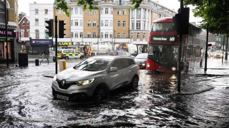 İngiltere’yi sel vurdu