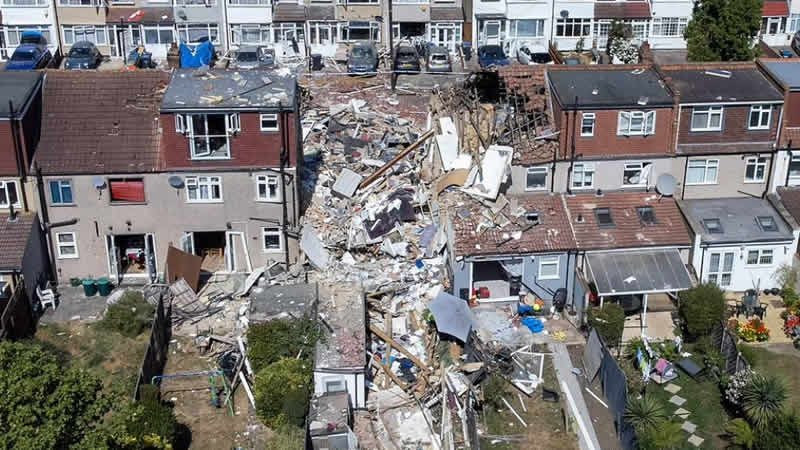 Londra’da gaz patlaması nedeniyle bina çöktü: 1 ölü, 3 yaralı