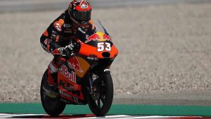 Milli motosikletçi Deniz Öncü, İngiltere’de 3. olarak sezonun ilk podyumuna çıktı