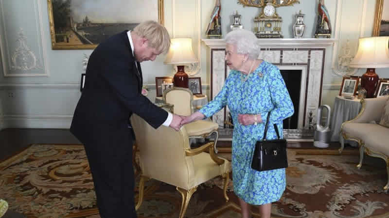 Eski İngiltere Başbakanı Johnson, Kraliçe ile son görüşmesini anlattı