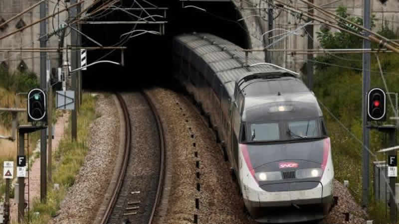 Fransa’da trenlerde 300 bin avro değerinde eşya çalan çete yakalandı