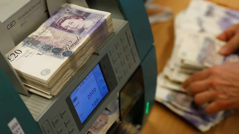 İngiliz sterlini dolar karşısında 37 yılın en düşük seviyesine geriledi