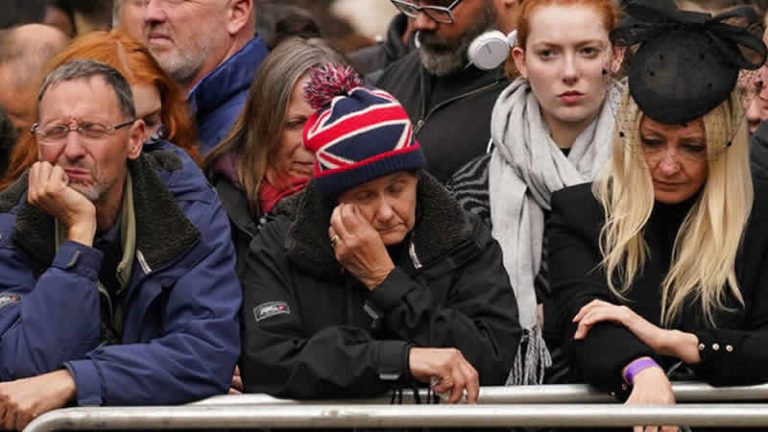 İngiltere, Kraliçe Elizabeth’e veda etti