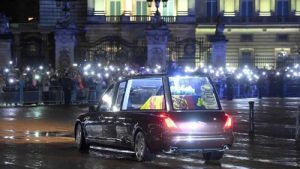 İngiltere Kraliçesi 2. Elizabeth’in naaşı Londra’ya getirildi