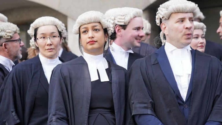 İngiltere ve Galler’de ceza avukatları süresiz grev başlattı