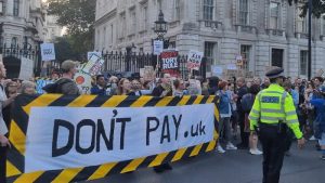 İngiltere’de ‘Faturalarınızı ödemeyin’ kampanyası giderek büyüyor