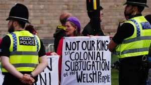 İngiltere’deki kraliyet protestolarında ifade özgürlüğü tartışması