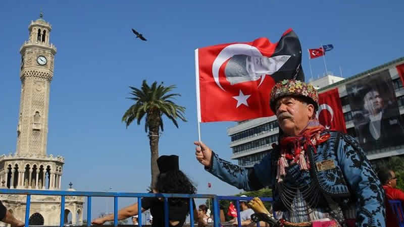 İzmir’in kurtuluşunun 100. yılı coşkuyla kutlanıyor