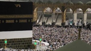 Kraliçe Elizabeth adına umre yapan kişi, Suudi yetkililer tarafından tutuklandı