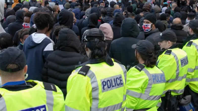 Leicester’daki Hindu ve Müslüman gruplar arasında gerginlik kontrol altına alındı