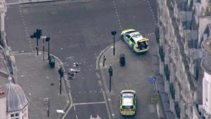 Londra’nın merkezinde iki polis bıçaklandı