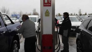 Fransa’da akaryakıt krizi hayatı olumsuz etkiliyor