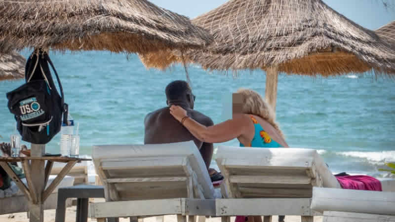 Gambiyalı yetkili: “İngiliz kadınlar seks turizmi için Gambiya’ya gelmesin”