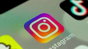 ‘İngiliz genç kız, olumsuz çevrimiçi içeriğin etkisi nedeniyle öldü’