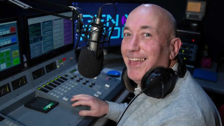 İngiliz radyocu canlı yayında hayatını kaybetti