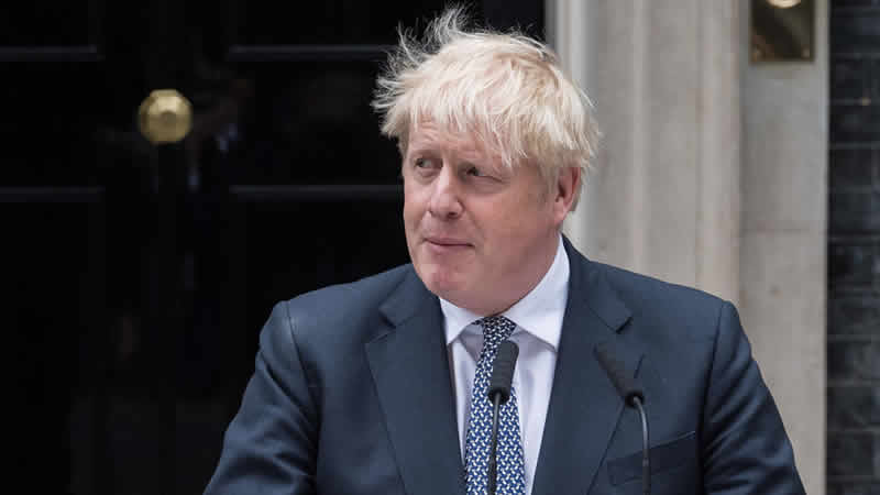 İngiltere’de Boris Johnson liderlik yarışına katılmayacağını açıkladı