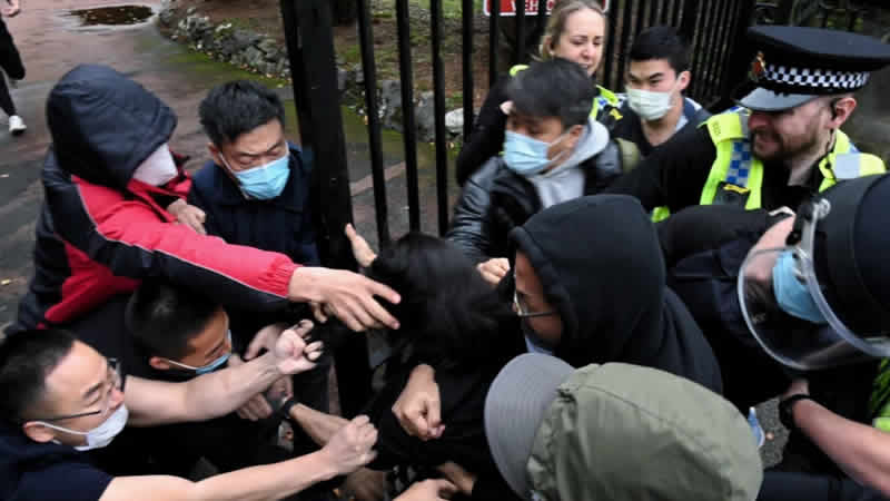İngiltere’de Hong Konglu protestoculara saldıranlar arasında ‘Çin Başkonsolosu da vardı’
