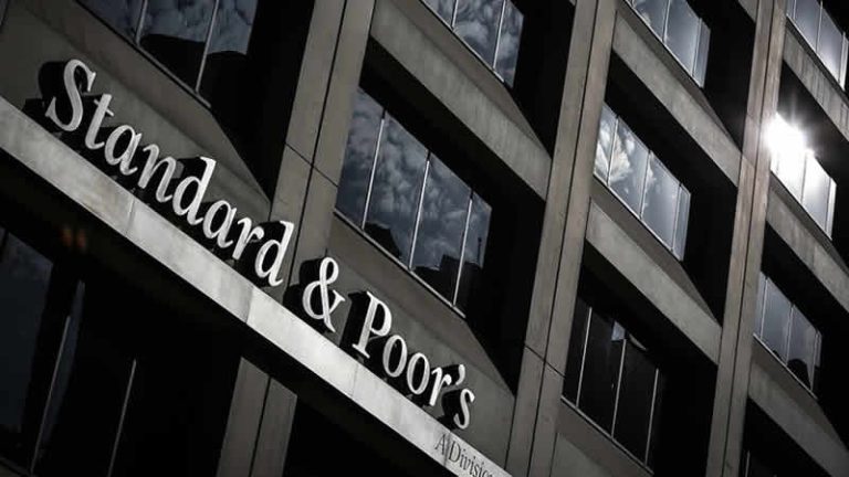 S&P’den İngiltere ekonomisi için teknik resesyon beklentisi