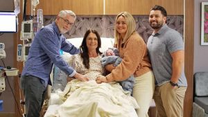 56 yaşındaki kadın torununu doğurdu