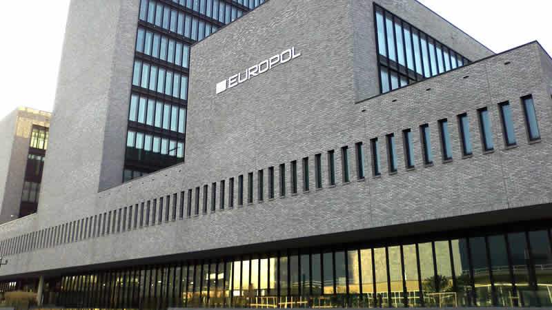 Avrupa’nın en büyük uyuşturucu şebekelerinden biri çökertildi