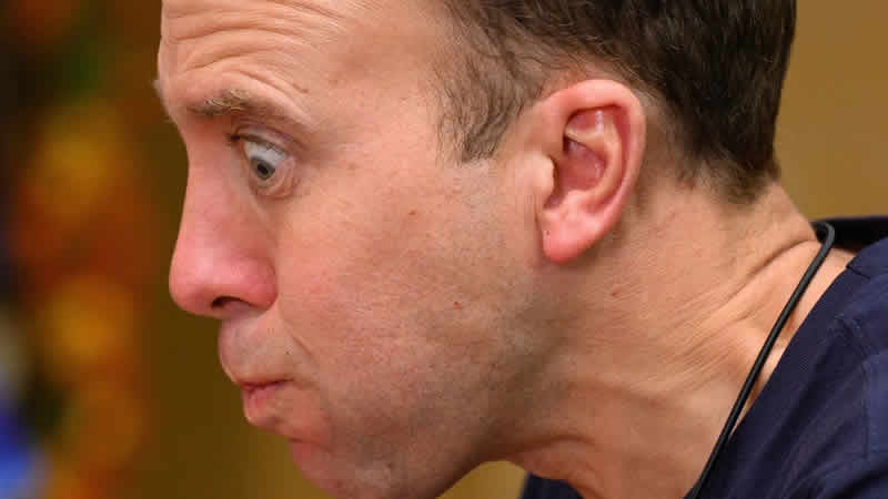 Eski bakan Matt Hancock akrep ve yılanların saldırısına uğradı