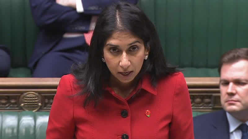 İngiltere İçişleri Bakanı düzensiz göçmen geçişlerini “istila” olarak niteledi