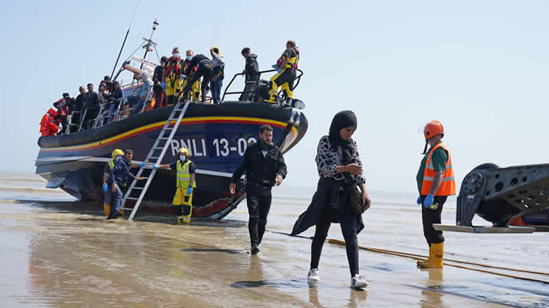 İngiltere’nin göçmenler için Fransa’ya ödeyeceği miktar belli oldu
