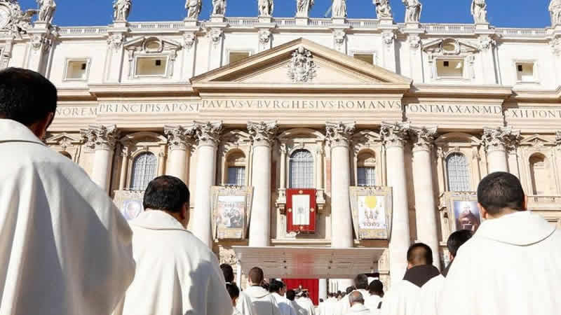 Katolik Kilisesi Kardinali, 14 yaşındaki bir çocuğu taciz ettiğini itiraf etti